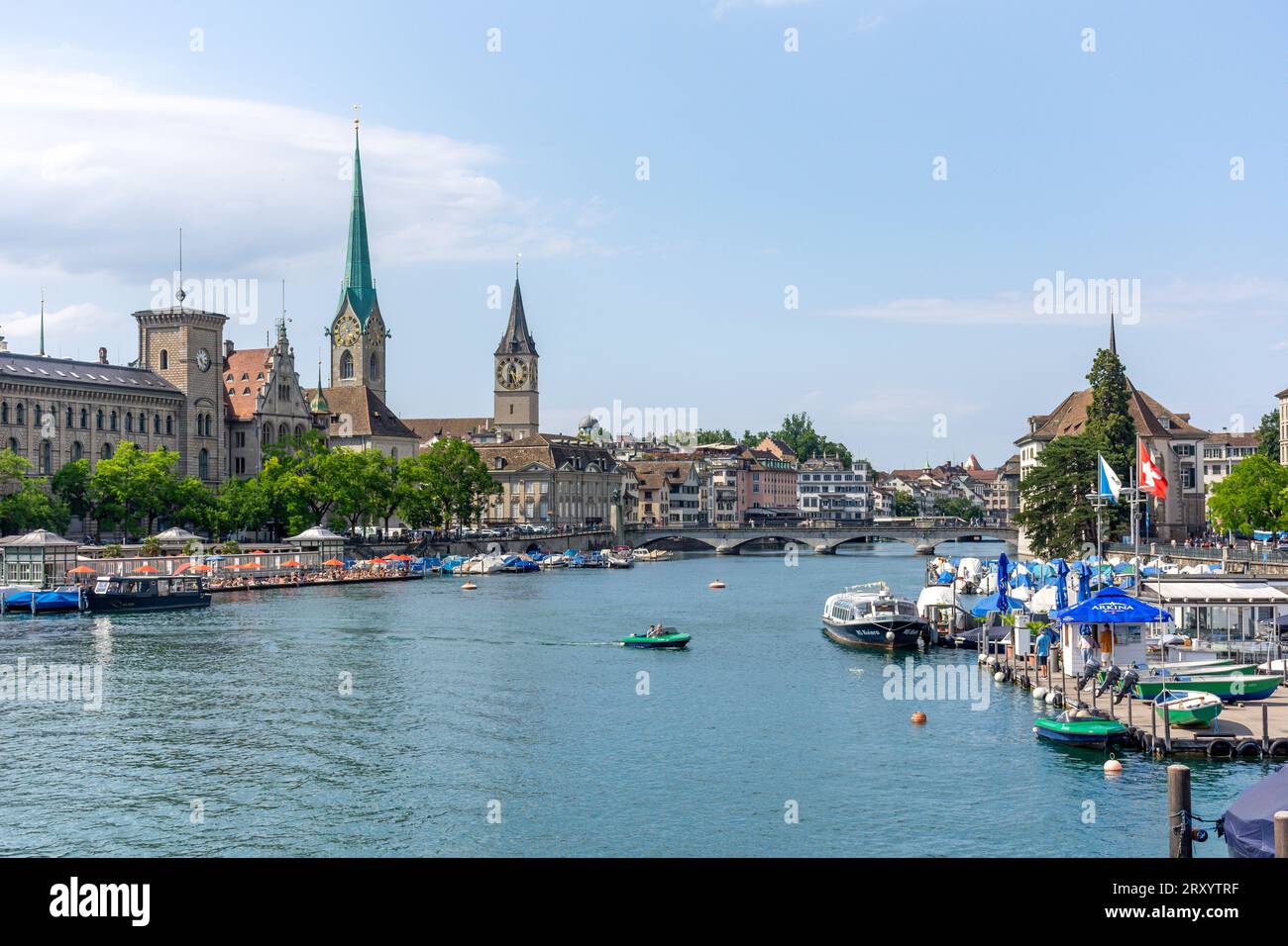 Blick auf die Altstadt von der Quaibrücke, Zürich, Zürich, Schweiz Stockfoto