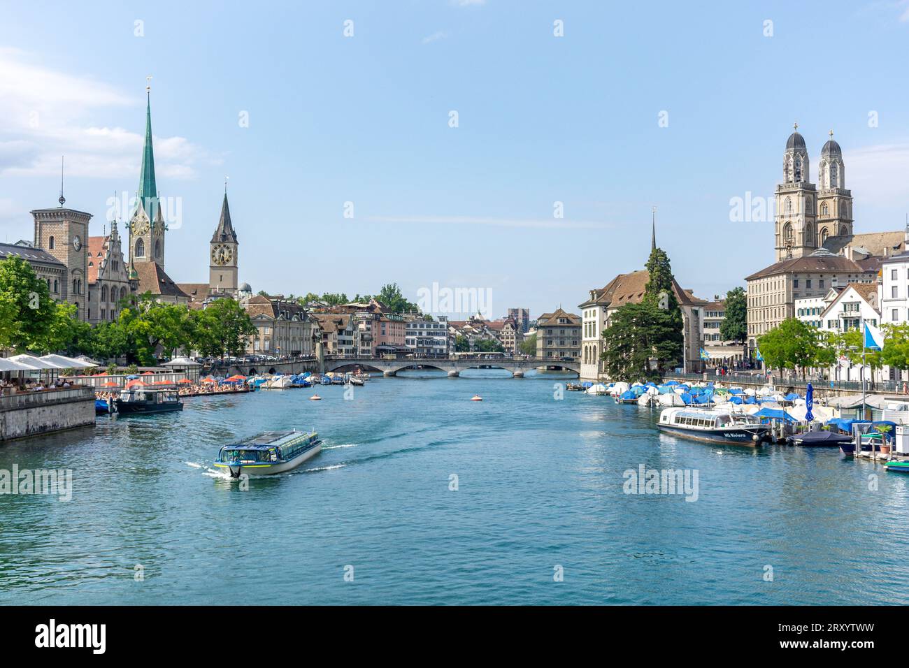 Blick auf die Altstadt von der Quaibrücke, Zürich, Zürich, Schweiz Stockfoto