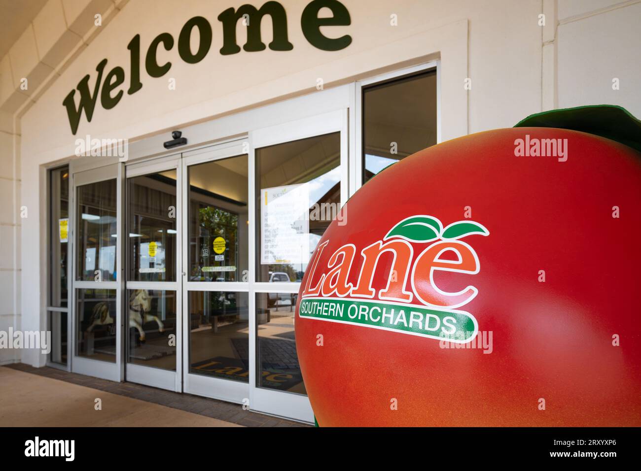 Eintritt zum Lane Southern Orchards Straßenmarkt und Café in Peach County, Georgia. (USA) Stockfoto
