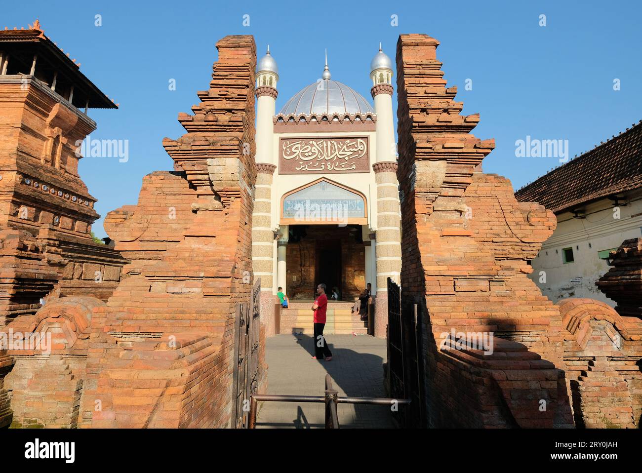 Kudus, Indonesien - 24. September 2023: Masjid Menara Kudus. Architektur der heiligen Turmmoschee Stockfoto