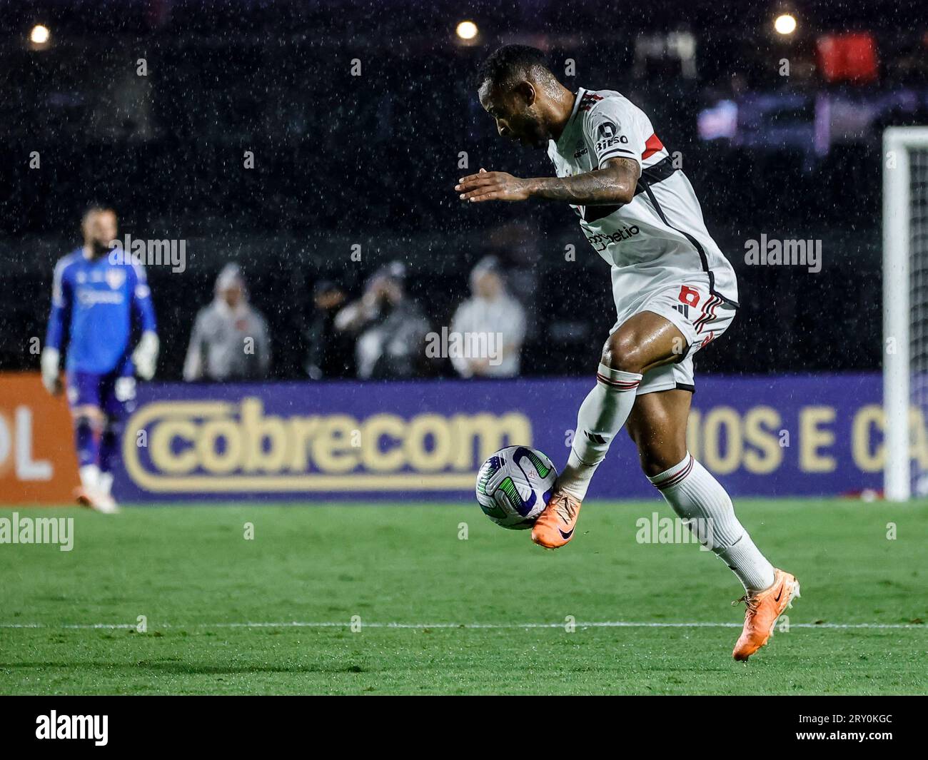 Spiel zwischen Sao Paulo und Coritiba für die 22. Runde der brasilianischen Meisterschaft 2023 im Cicero Pompeu de Toledo Stadion, Morumbi, am späten Mittwoch, den 27. Adriana Spaca/SPP (Adriana Spaca/SPP) Stockfoto