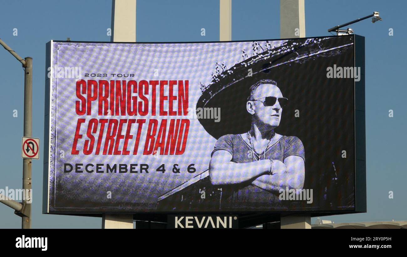 Inglewood, Kalifornien, USA 23. September 2023 Bruce Springsteen und E Street Band Konzerte Marquee auf Kia Forum am 23. September 2023 in Inglewood, Kalifornien, USA. Bruce Springsteen gab heute aus gesundheitlichen Gründen bekannt, dass er alle 2023 Konzerte absagen wird. Foto von Barry King/Alamy Stock Photo Stockfoto