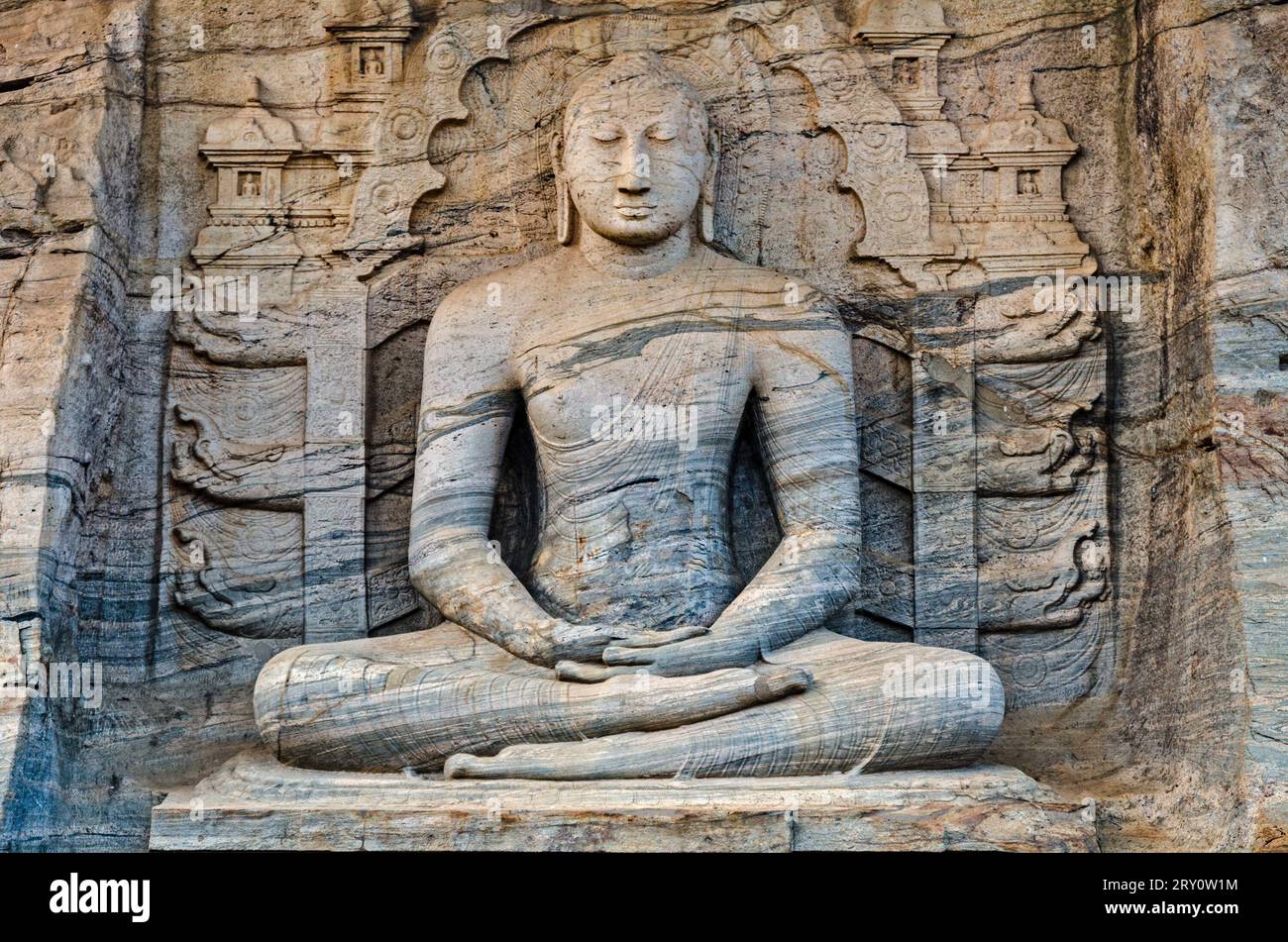 Meditierender Buddha in Lotusposition. Polonnaruwa. Gal Vihara. Sri Lanka Stockfoto
