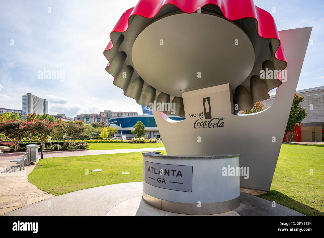 Informationsstand für Flaschenöffner im World of Coca-Cola Museum am Pemberton Place in der Innenstadt von Atlanta, Georgia. (USA) Stockfoto