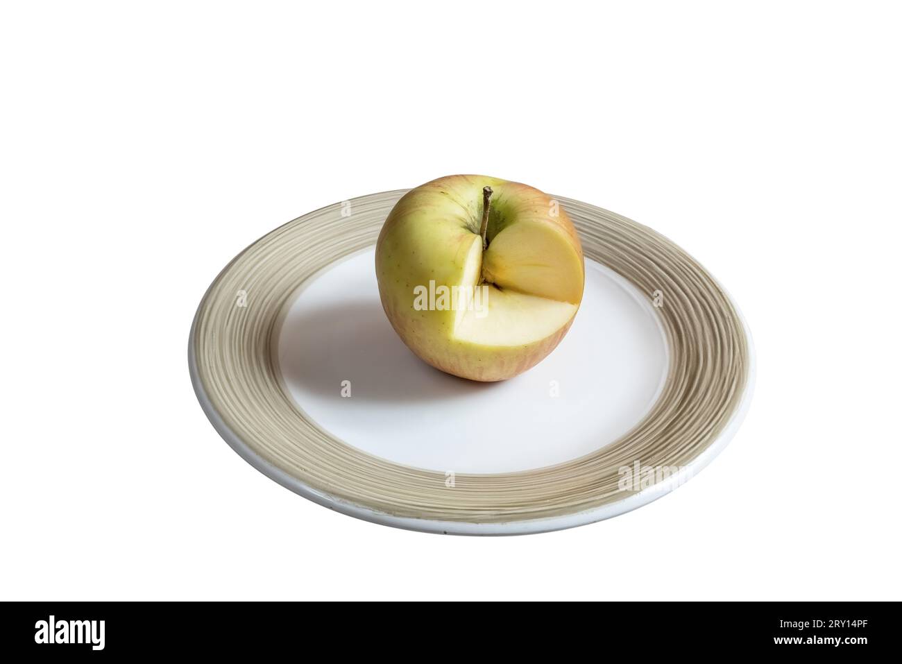 Ein Schnitt Apple auf einem weißen Teller auf dem hölzernen Tisch Stockfoto