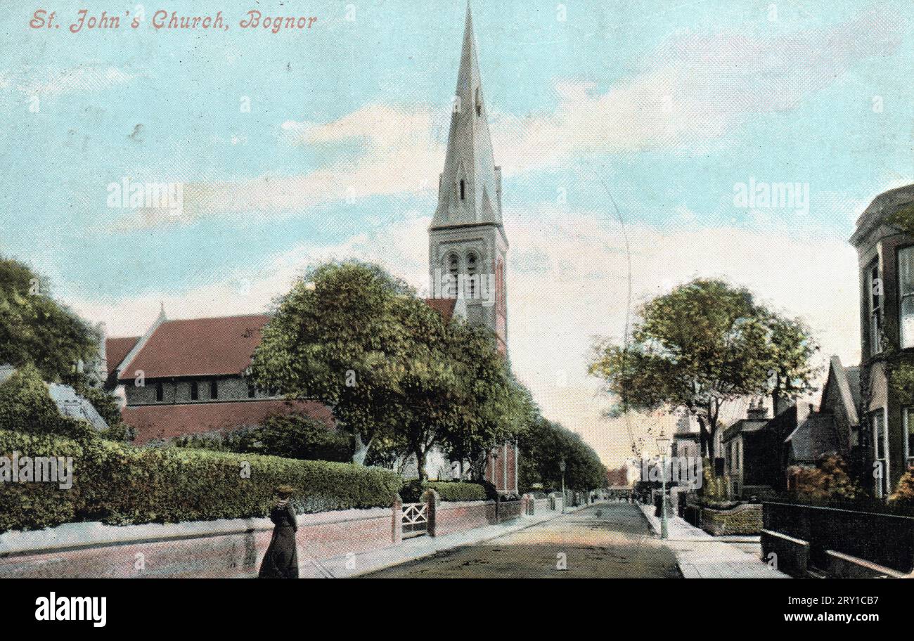 London Road, Bognor Regis, West Sussex, mit St John the Baptist Church, entworfen von Sir Arthur Blomfield, geweiht 1886. Farbige Postkarte um die frühen 1900er Jahre Stockfoto
