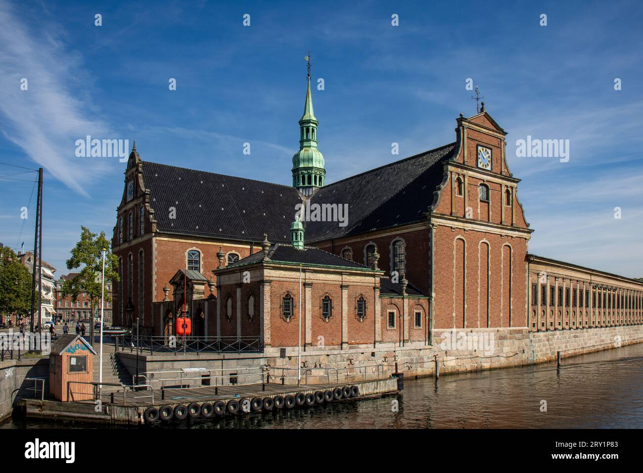 Copenhague: Iglesia de Holmen, la única iglesia de Dinamarca situada directamente sobre el Agua Stockfoto