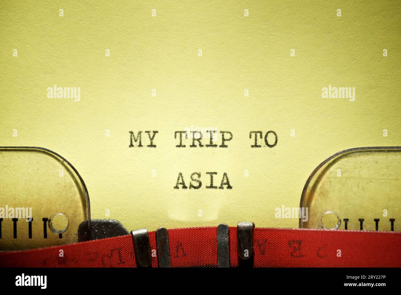 Meine Reise nach Asien Text mit einer Schreibmaschine geschrieben. Stockfoto