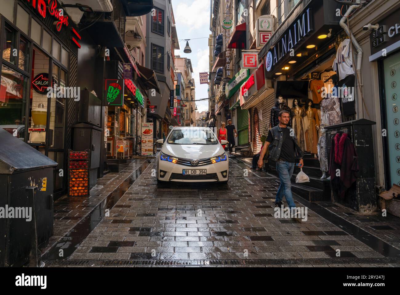 Istanbul, Türkei - 17. September 2023: Leben in den Hinterstraßen Istanbuls. Stockfoto