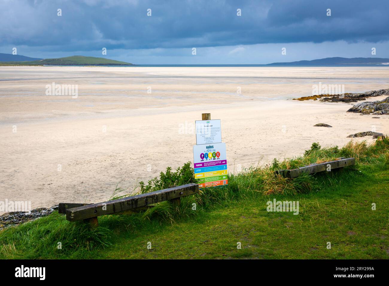 Ein Blick aus einem Park über den Sand von Luskentyre auf der Insel Harris auf den äußeren Hebriden Inseln von Schottland, Großbritannien Stockfoto