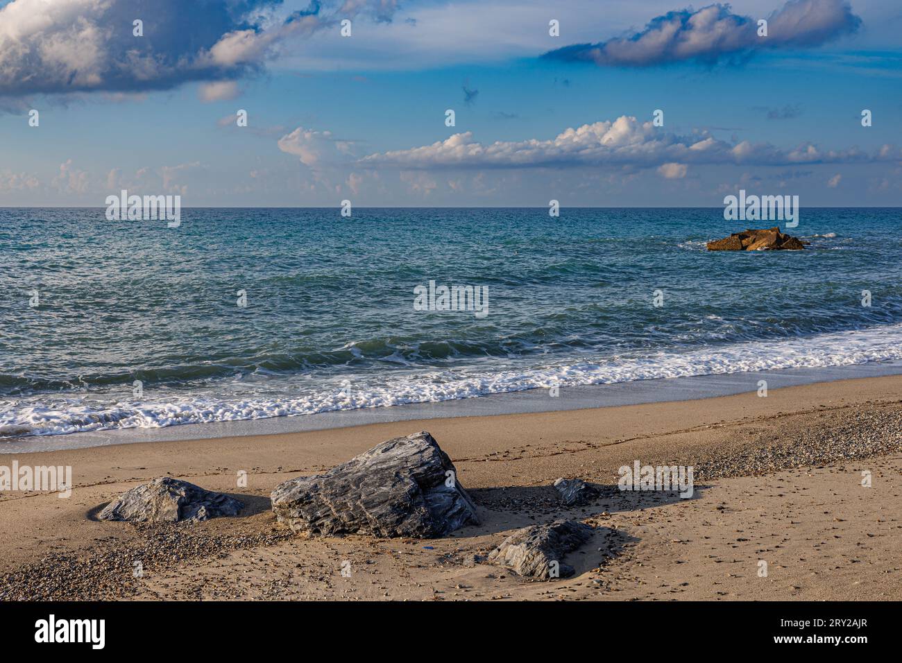 Strand in Spadafora, Nordostsizilien, Italien Stockfoto