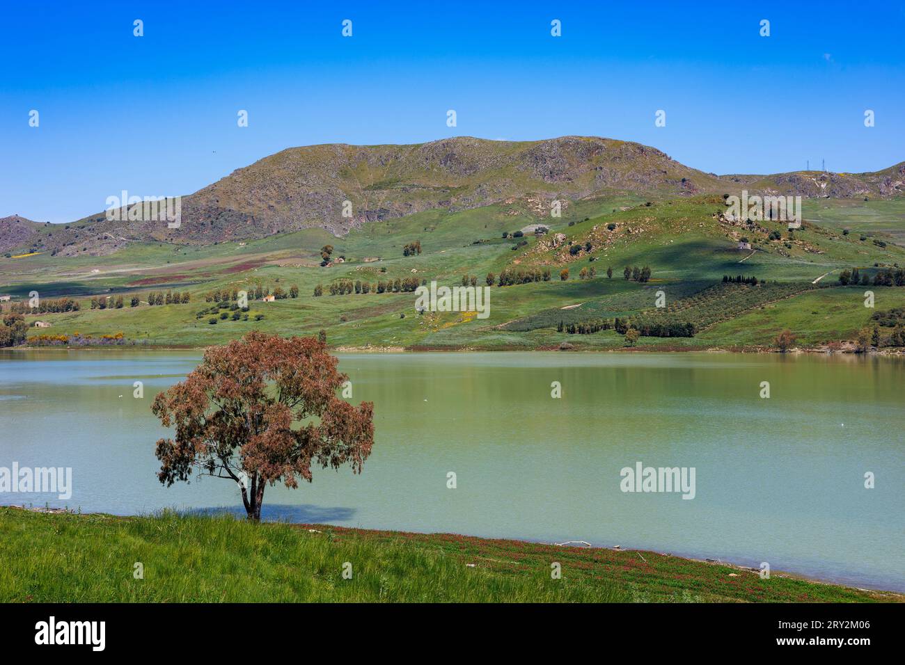 Landschaft am Lake Poma auf der Insel Sizilien, Italien Stockfoto