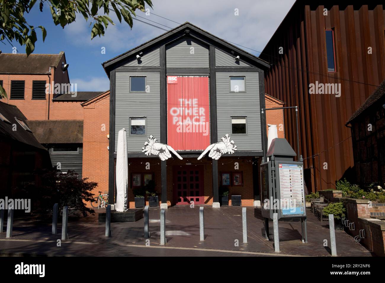 Der andere Ort oder das Black-Box-Theater ist ein kreatives Zentrum für Lernen, Forschung und Entwicklung mit einer Café-Bar, Proberäumen und einem Studio mit 200 Plätzen Stockfoto