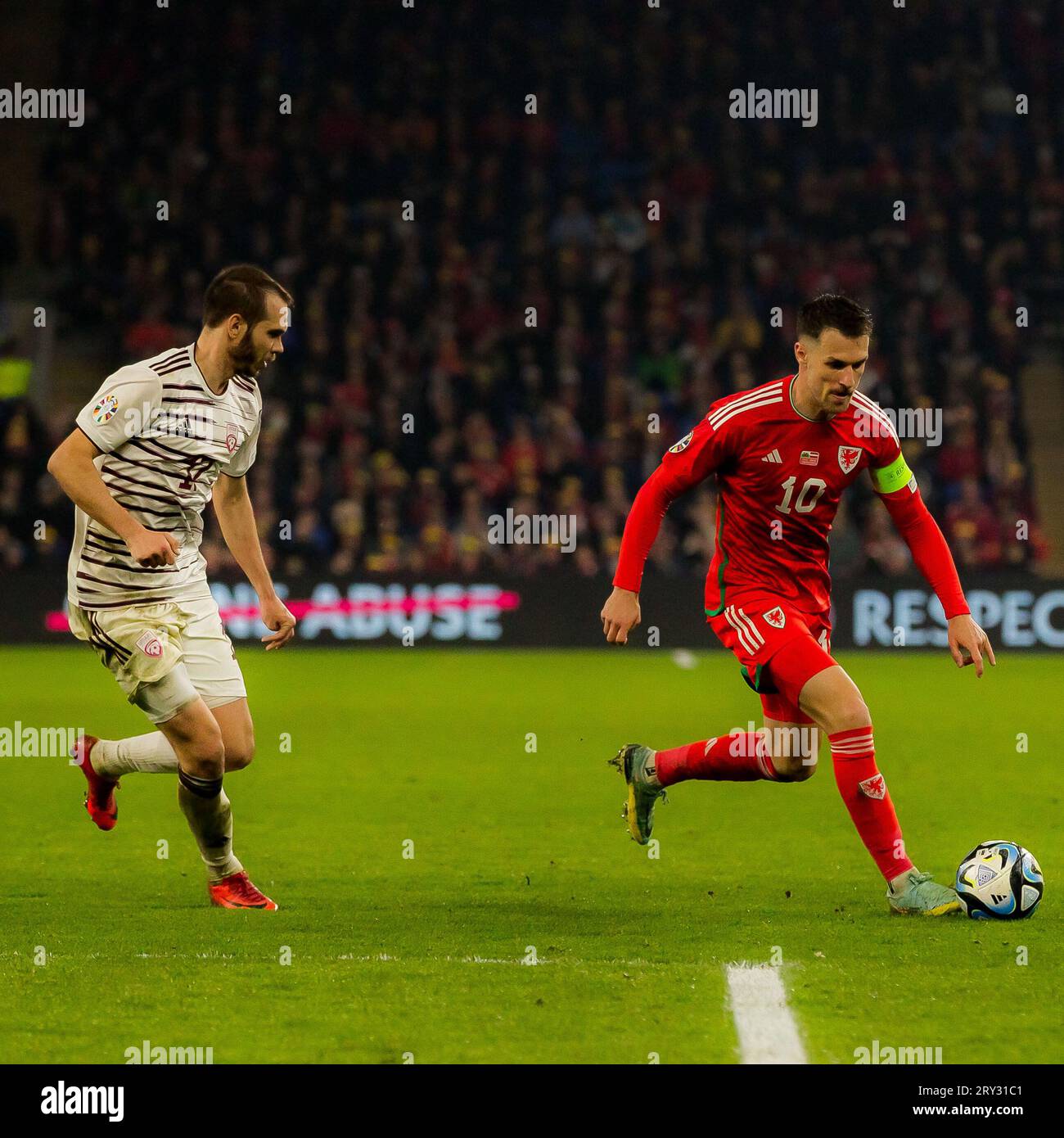 Cardiff, Wales - 28. März 2023: Aaron Ramsey von Wales während des Qualifikationsspiels zur UEFA-Europameisterschaft der Gruppe D gegen Lettland in Cardiff City Stockfoto