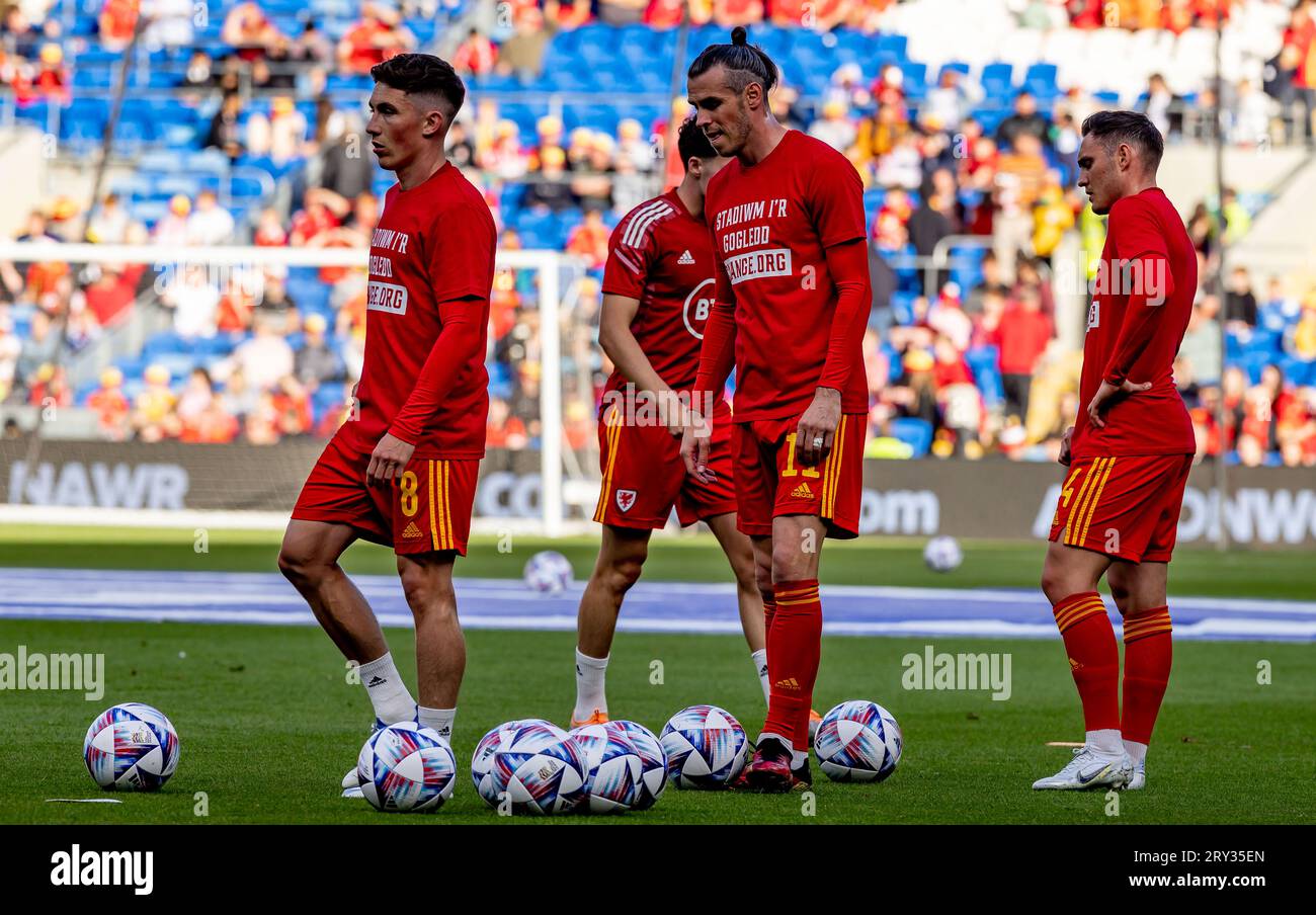 Cardiff, Wales - 11. Juni 2022: Wales Gareth Bale und Harry Wilson vor dem Spiel der UEFA Nations League zwischen Wales und Belgien in Cardiff Stockfoto