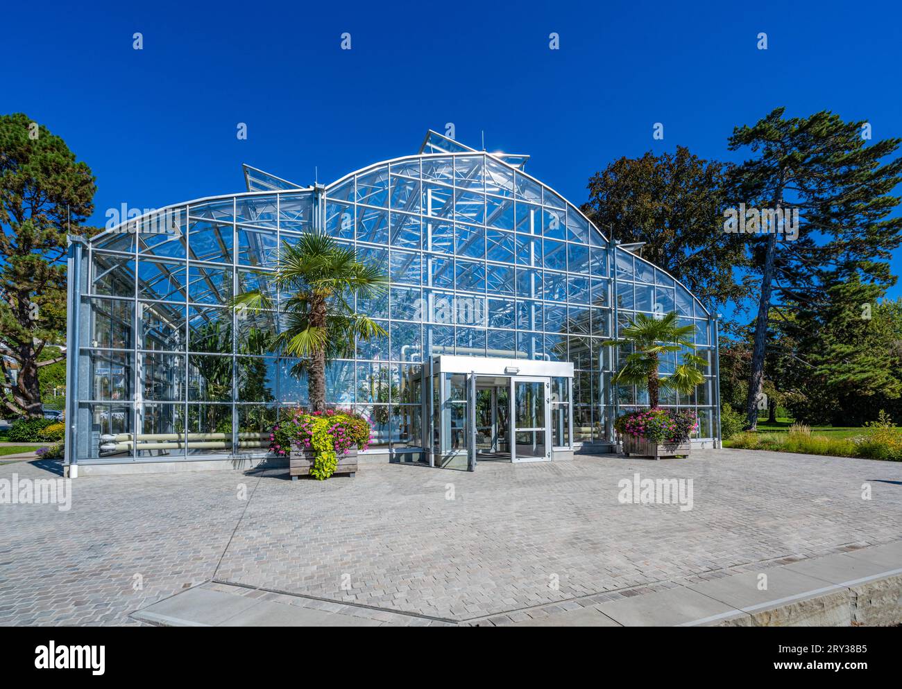 Ueberlingen am Bodensee, Uferpromenade mit Pflanzenhaus (im Stadtgarten). Baden-Württemberg, Deutschland, Europa Stockfoto