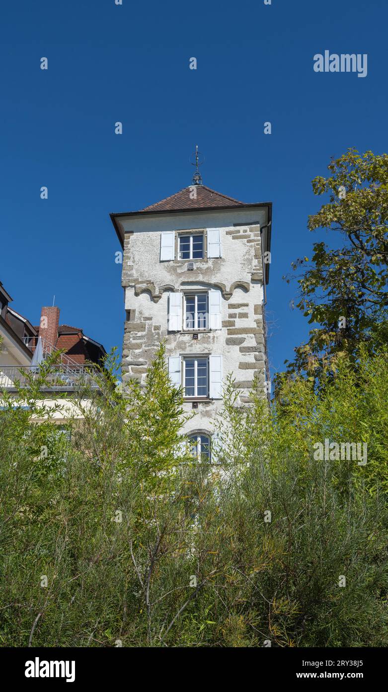 Ueberlingen am Bodensee, Uferpromenade mit Bad Turm (Stadtbefestigung). Baden-Württemberg, Deutschland, Europa Stockfoto