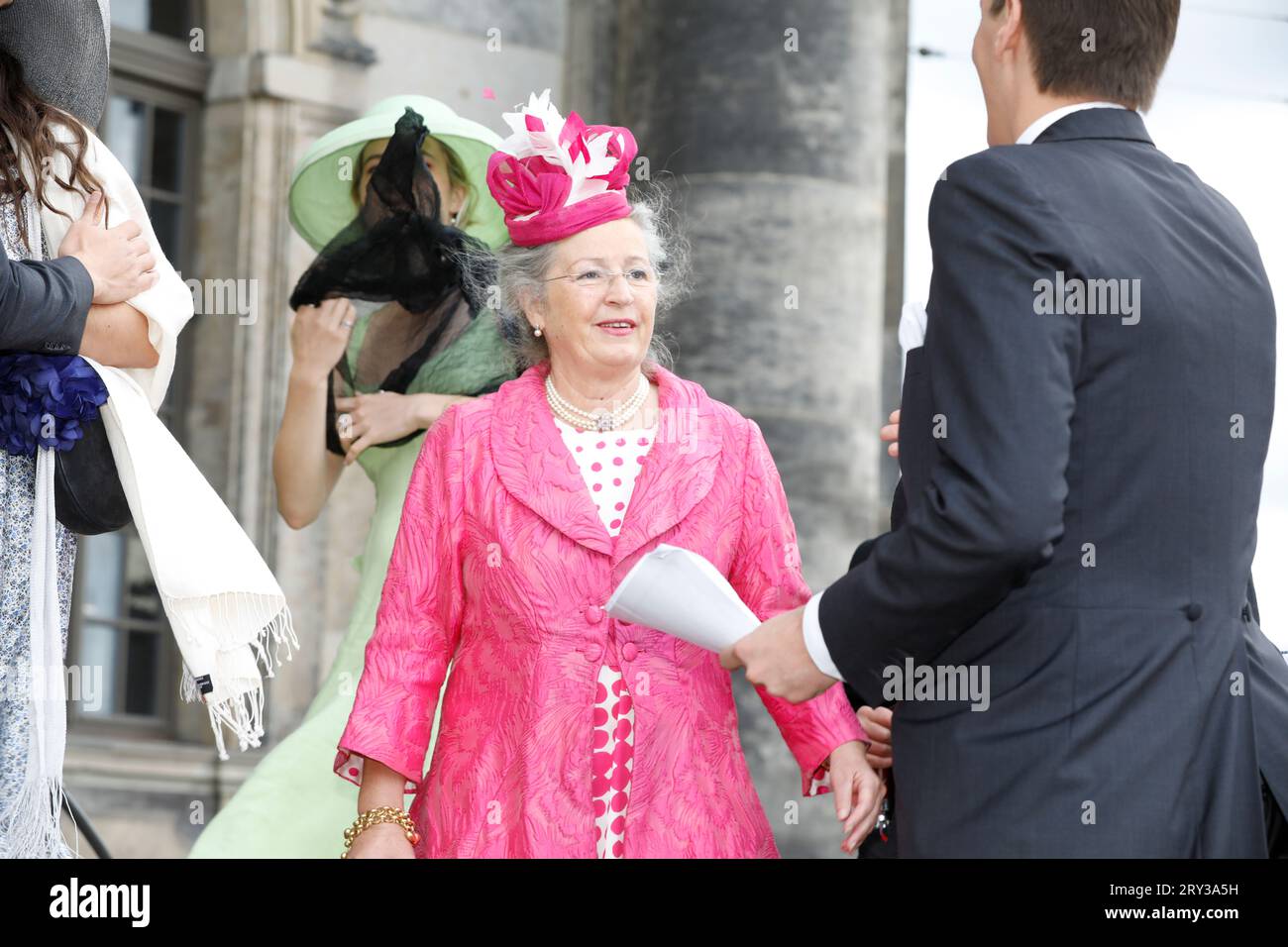Felicitas Trotzky, geb. Prinzessin von Sachsen-Coburg und Gotha bei der Ankunft zur Trauung von Maria Teresita Prinzessin von Sachsen und Graf Beryl Stockfoto
