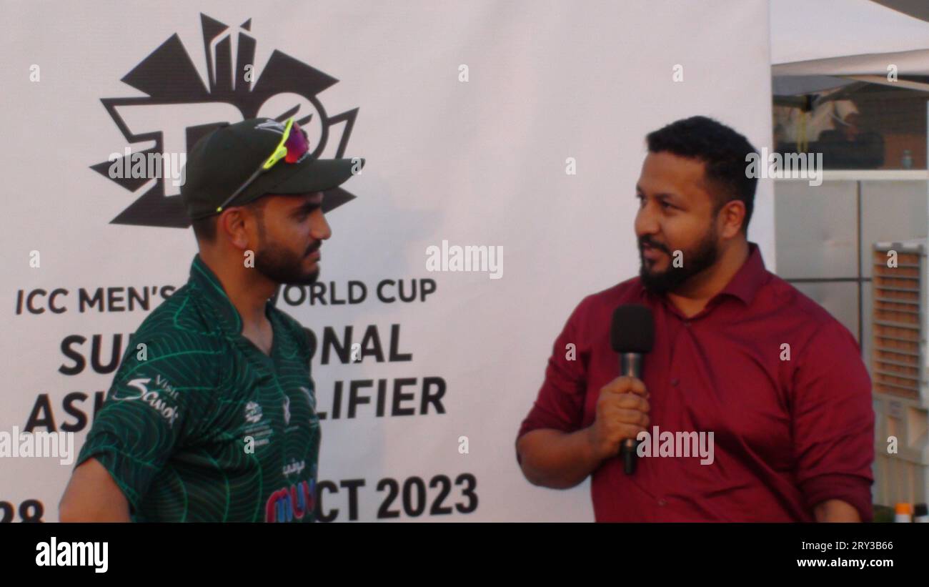 Hisham Sheikh Kapitän Saudi-Arabiens und man-of-the-Match-Gewinner bei der ICC T20 World Cup Sub Regional Asia Qualifier Ein Match 2023 gegen die Malediven im West End Cricket Stadion in Doha am Donnerstag. Saudi-Arabien gewann mit 62 Stockfoto