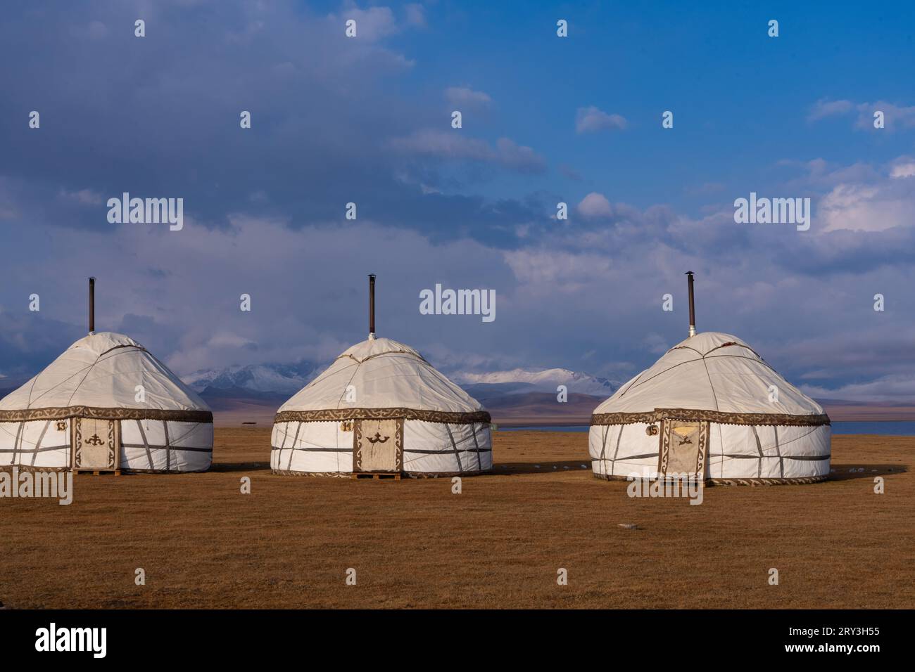 Jurtensiedlung in Kirgisistan Stockfoto