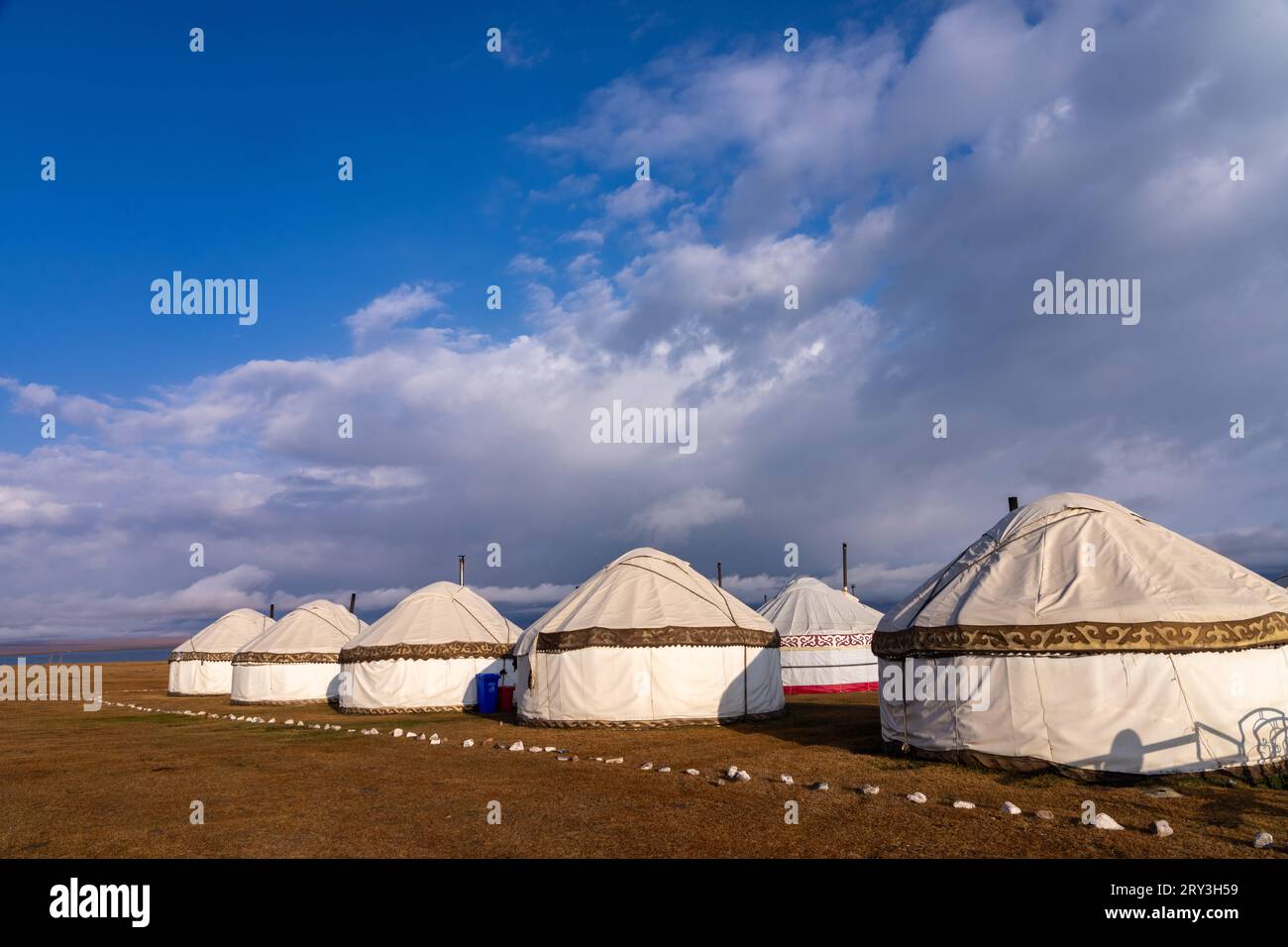 Jurtensiedlung in Kirgisistan Stockfoto