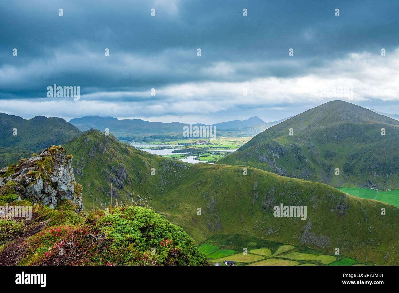 Blick vom Berggipfel der Lofoten Stockfoto