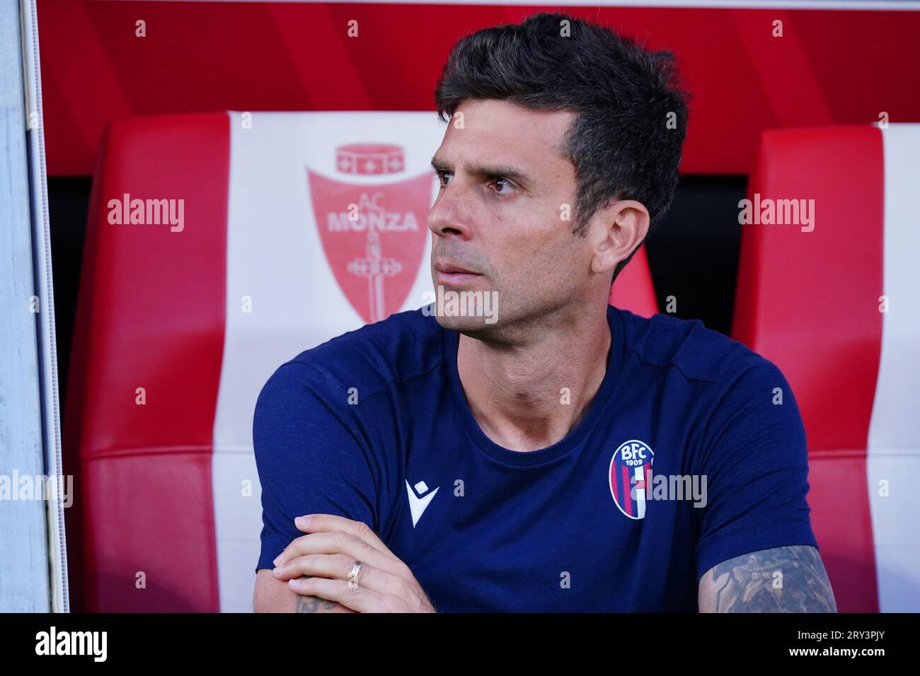 Monza, Italien. 28/09/2023, der Cheftrainer Thiago Motta (Bologna FC) während des italienischen Meisterschafts-A-Fußballspiels zwischen AC Monza und Bologna FC am 28. September 2023 im U-Power Stadium in Monza, Italien. Quelle: Luca Rossini/E-Mage/Alamy Live News Stockfoto