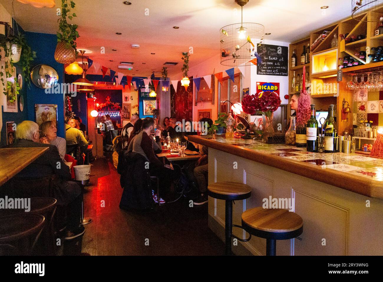 Inneneinrichtung des französischen Bistroquets Chez Elles in Brick Lane, London, England Stockfoto