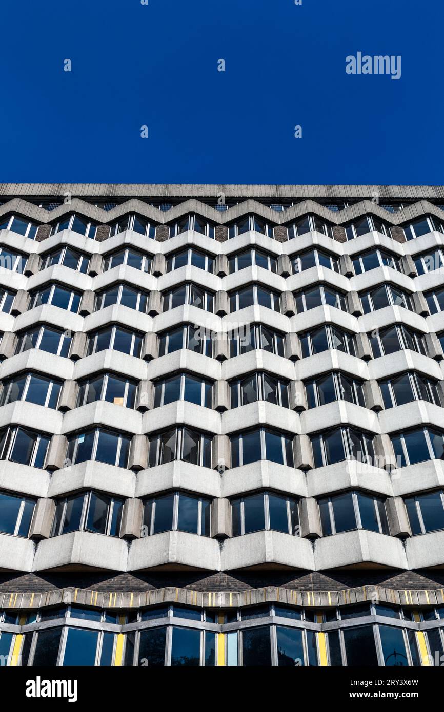 Das Imperial Hotel, Bloomsbury, London, England, ist im brutalistischen Stil gehalten Stockfoto