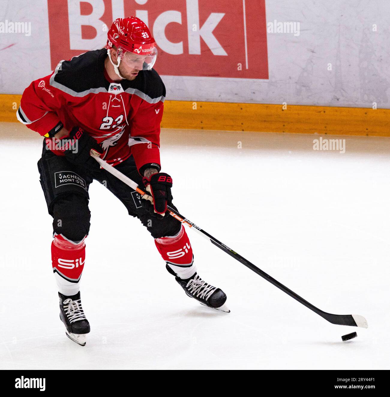 Lausanne, Waadt, Schweiz. September 2023 28. Lausanne Schweiz, 09/28/2023: Robin Kovacs (Angriff) auf Lausanne HC #23 während Lausanne HC gegen ZSC Lions. Das Spiel des 8. Spieltags 2023-2024 fand in der Waadtländer Arena in Lausanne zwischen Lausanne HC und ZSC Lions statt. ZSC Lions gewann mit 3:1. (Bild: © Eric Dubost/ZUMA Press Wire) NUR REDAKTIONELLE VERWENDUNG! Nicht für kommerzielle ZWECKE! Stockfoto