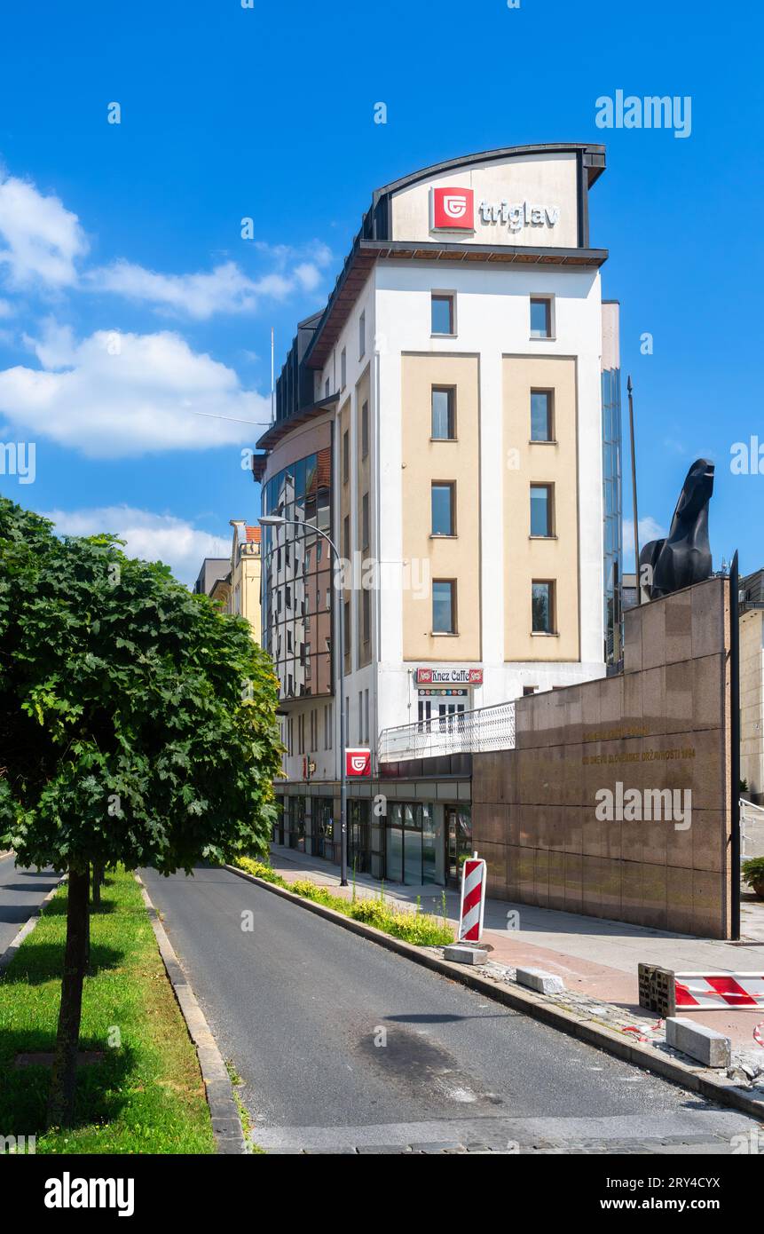 Maribor, Slowenien - 16. Juli 2023: Der Bau der Triglav-Versicherung in Maribor, einer slowenischen multinationalen Versicherungsgesellschaft Stockfoto