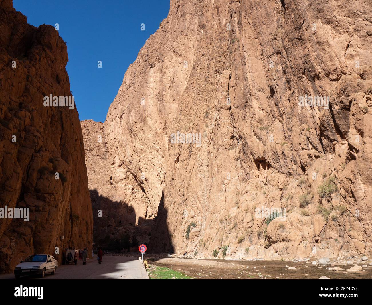 Die Todgha-Schluchten, eine Reihe von Kalksteinschluchten, oder Wadi, im östlichen Teil des Hohen Atlasgebirges bei Tiner, Marokko Stockfoto