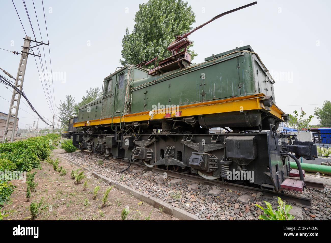 Qian'an City, China - 20. Mai 2023: Elektrolokomotive in einem Lokomotivpark. Stockfoto