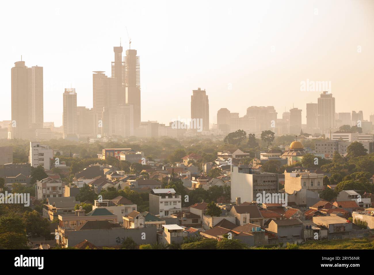 Jakarta, Indonesien - 5. September 2023: Luftverschmutzung in Jakarta, der Hauptstadt Indonesiens. Stockfoto