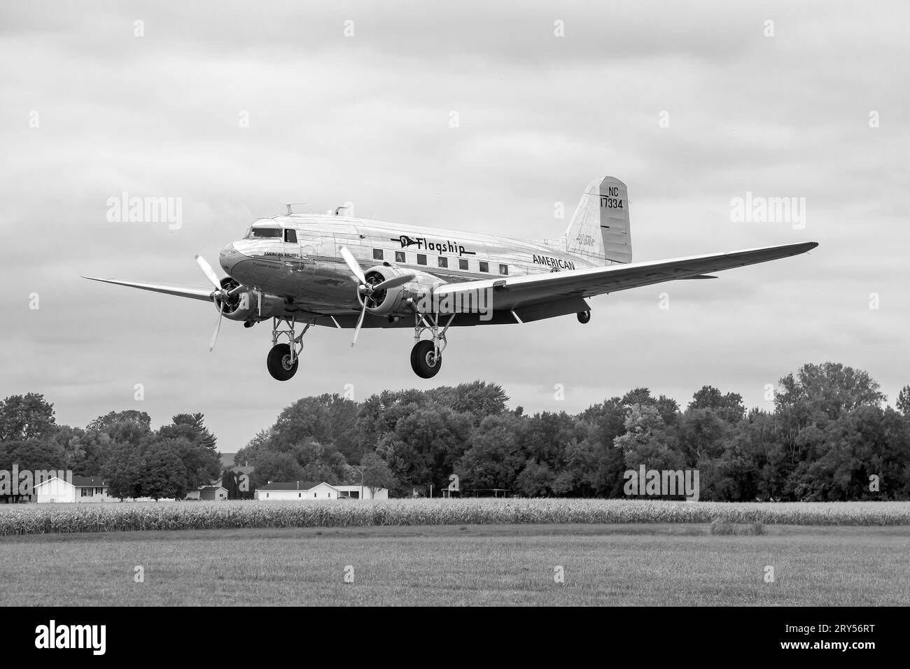 Das Flaggschiff Detroit, ein restauriertes Flugzeug der Douglas DC-3 aus dem Jahr 1937, besuchte den Regionalflughafen Southeast Iowa am Sonntag, den 24. Und 25. September 2023. Der Plan Stockfoto