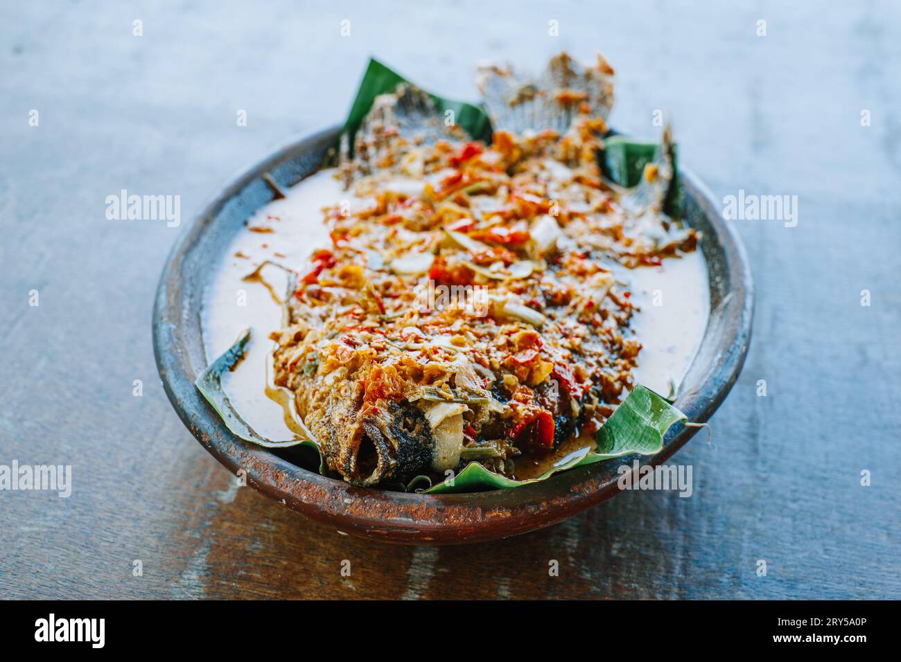 Ikan asam manis -Fotos und -Bildmaterial in hoher Auflösung – Alamy
