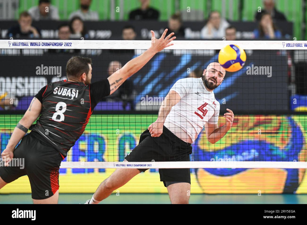 Nicholas Hoag (Kanada), Burutay Subasi (Türkei). Volleyball-Weltmeisterschaft 2022. Stockfoto