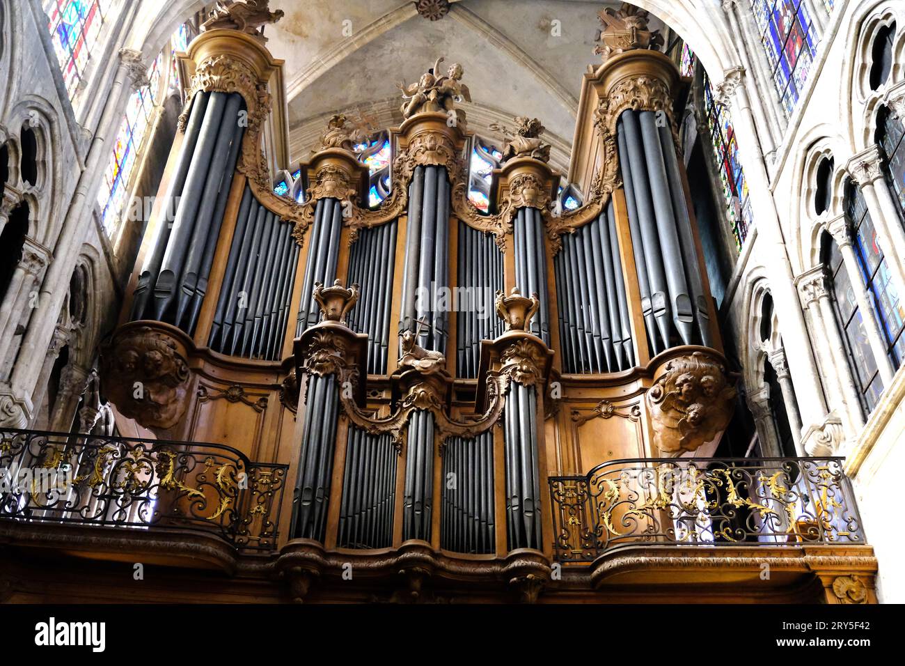 Die große Orgel in der Kirche Saint-Severin in Paris Stockfoto Die große Orgel in der Kirche Saint-Severin in Paris Stockfoto