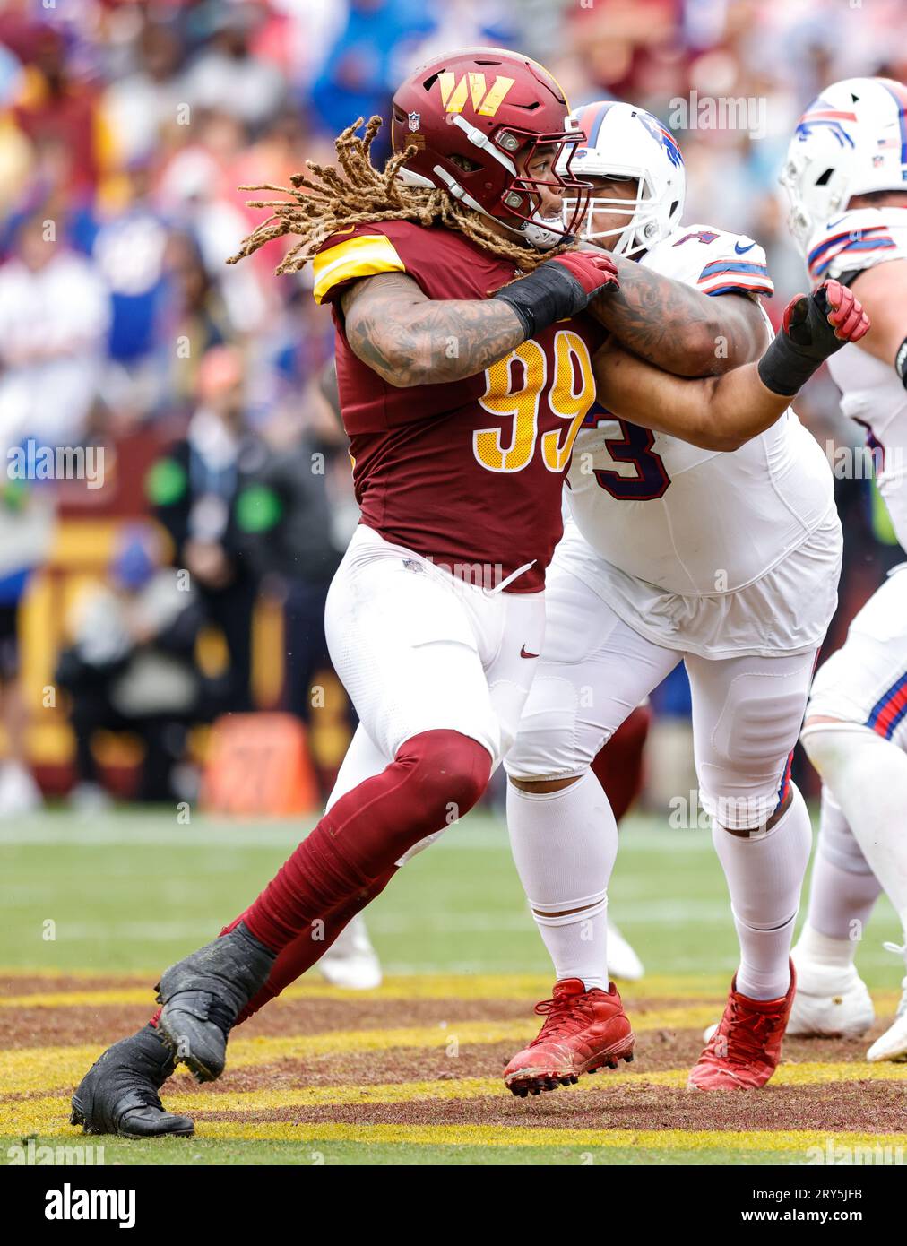 Washington Commanders Defensive End Chase Young (99), der am 24. September 2023 auf dem FedEx Field in Landover MD gegen die Buffalo Bills kämpfte. Die Bills besiegten die Commanders 37:3. (Alyssa Howell/Bild des Sports) Stockfoto