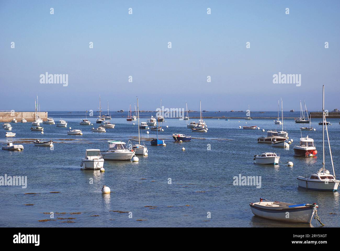 Blick auf den Hafen von Kérity, Bretagne Stockfoto