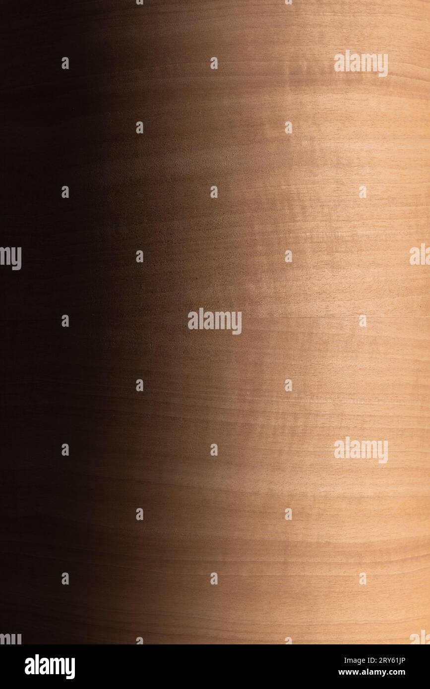 Natürlicher Hintergrund aus Tanganika-Holzfurnier Stockfoto