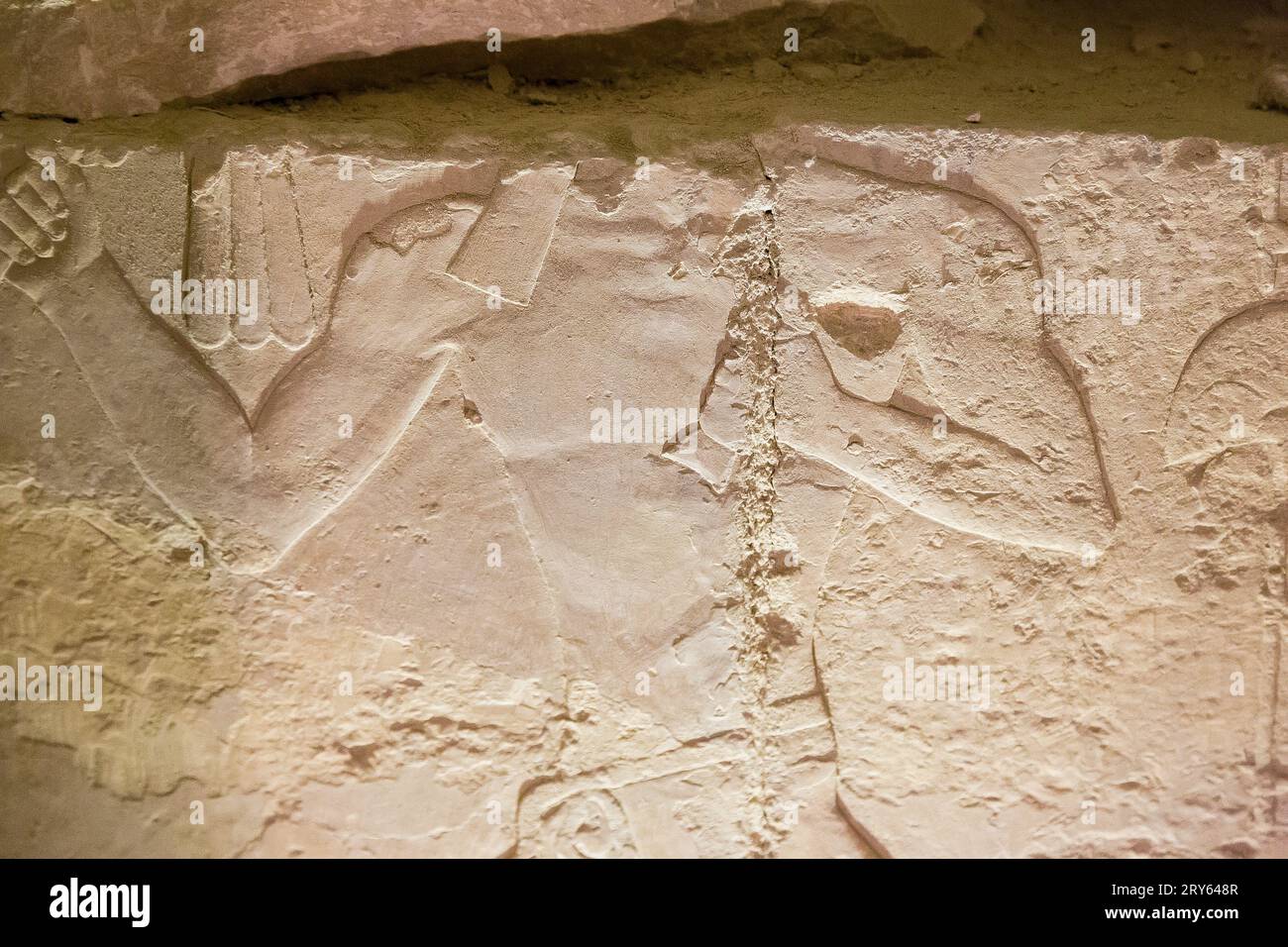 Ägypten, Sakkara, Djoser-Pyramide, Nordgrab, Jubiläumszeremonie („SED-fest“) Darstellungen von König Djoser, in niedriger Reliefstellung. Stockfoto