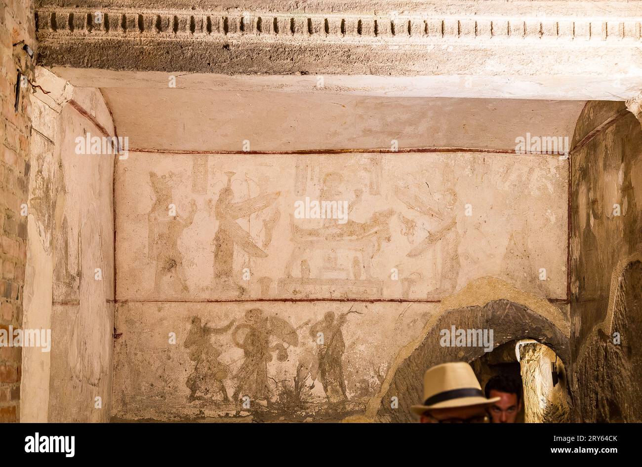KOM el Shogafa Nekropolis, das sogenannte Caracalla-Grab : Eingang (ursprünglich nicht geplant) vom Hauptgrab. Stockfoto