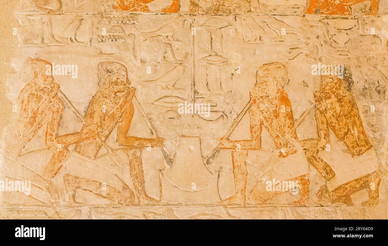 Ägypten, Sakkara, Grab von Mehu, Goldschmied: Bläst, um Gold in die Verschmelzung zu bringen. Stockfoto