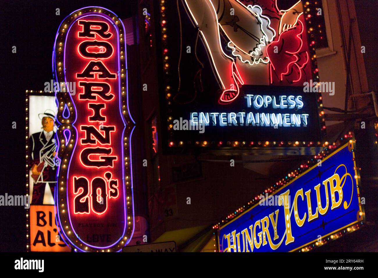 Broadway, North Beach, San Francisco, CA bei Nacht. Stockfoto