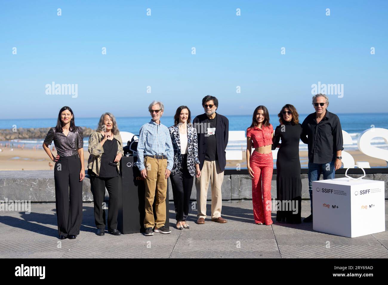 Donostia/San Sebastian. Spanien. 20230929, Victor Erice, Jose Coronado, Ana Torrent, Maria Leon, Petra Martinez, Mario Pardo, Helena Miquel, Venecia Franco besuchten Cerrar los ojos und Donostia Award Photocall während des 71. San Sebastian International Film Festivals im Kursaal Palace am 29. September 2023 in Donostia/San Sebastian, Spanien Stockfoto