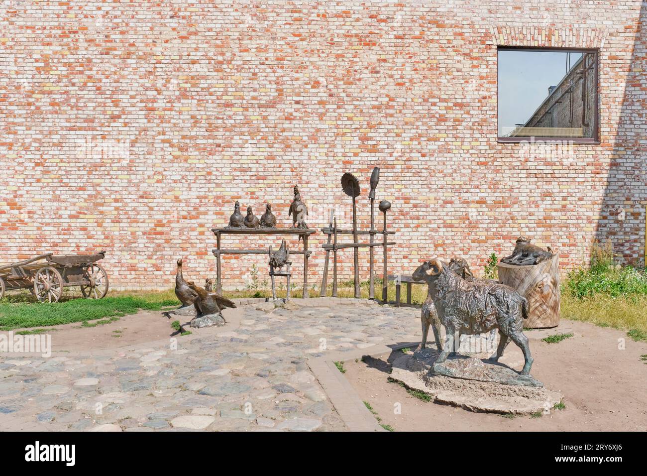 Kazan, Russland - 15. Juni 2023: Skulpturale Komposition Animal Farm. Genre-Skulptur. Alte tatarische Siedlung. Stockfoto