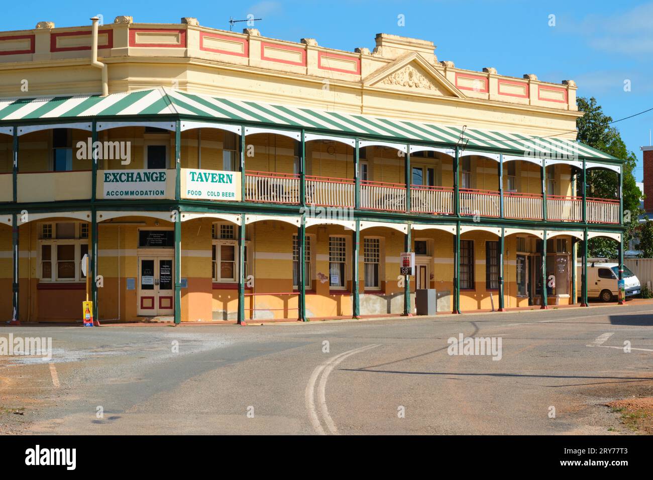 Die Exchange Tavern in der Wheatbelt-Stadt Pingelly, Western Australia. Stockfoto