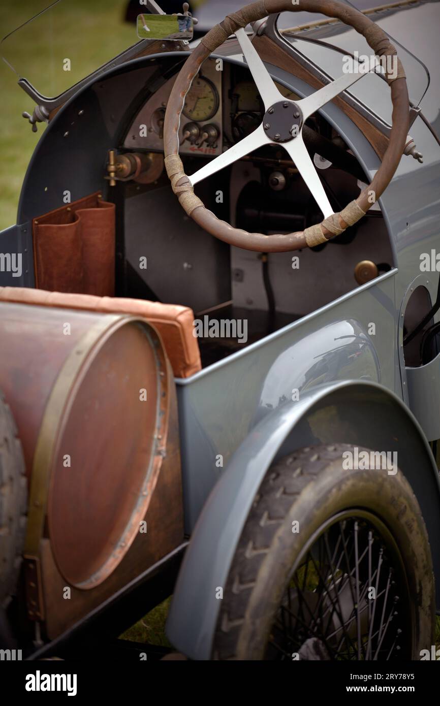 Cockpit des alten Sportwagens bugatti Typ 13 brescia Stockfoto