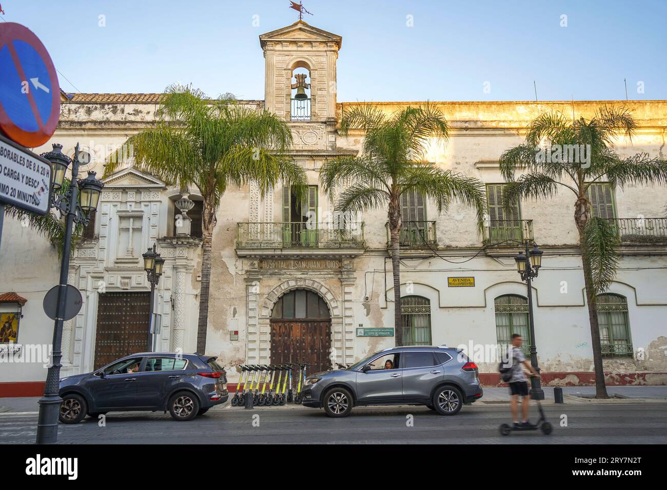 Puerto de Santa María Cadiz. Er war ein ehemaliges Krankenhausgebäude, Denkmal in Puerto Santa Maria, Costa de la luz. Spanien. Stockfoto